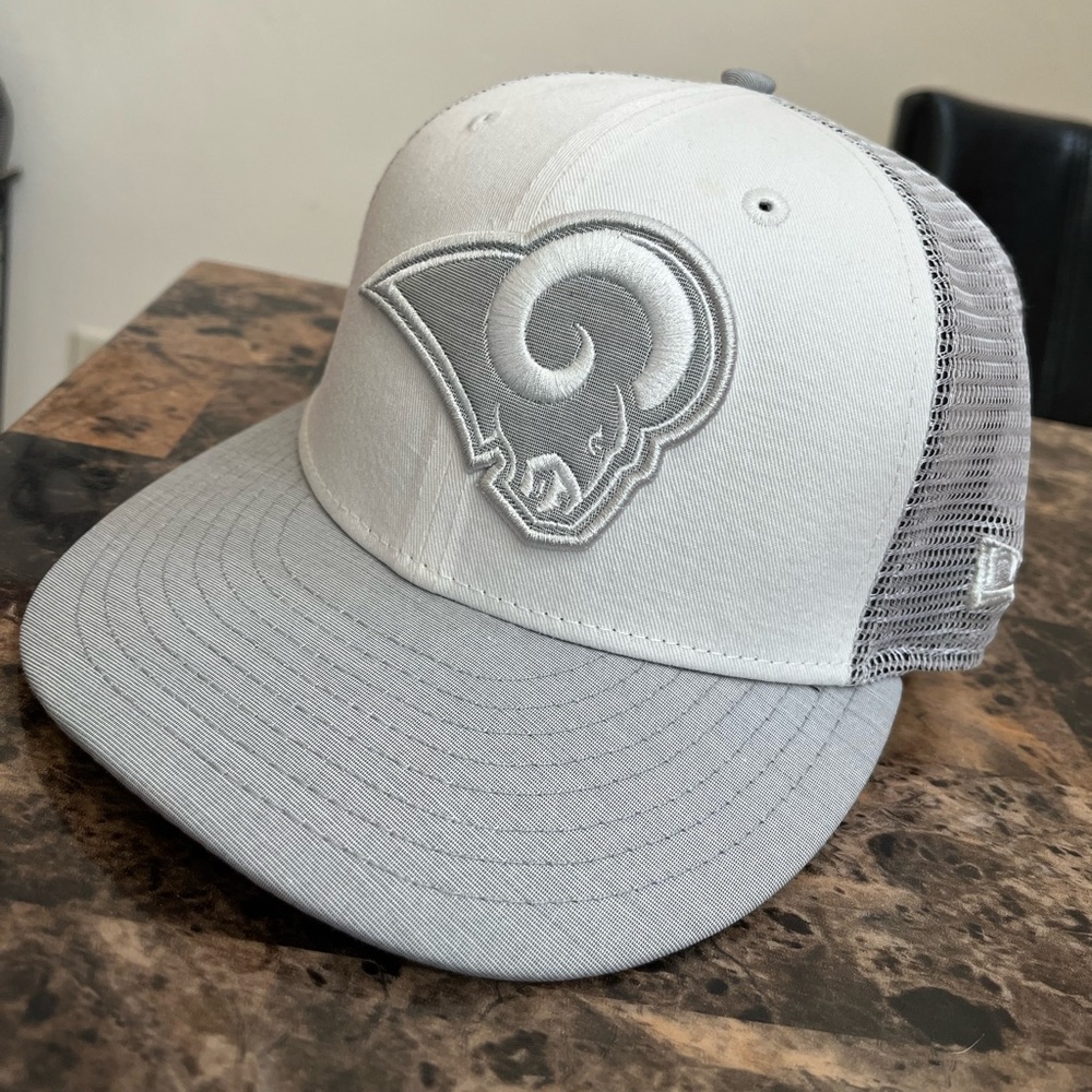 LA Rams New Era 59FIFTY fitted hat 7 1/4 EUC